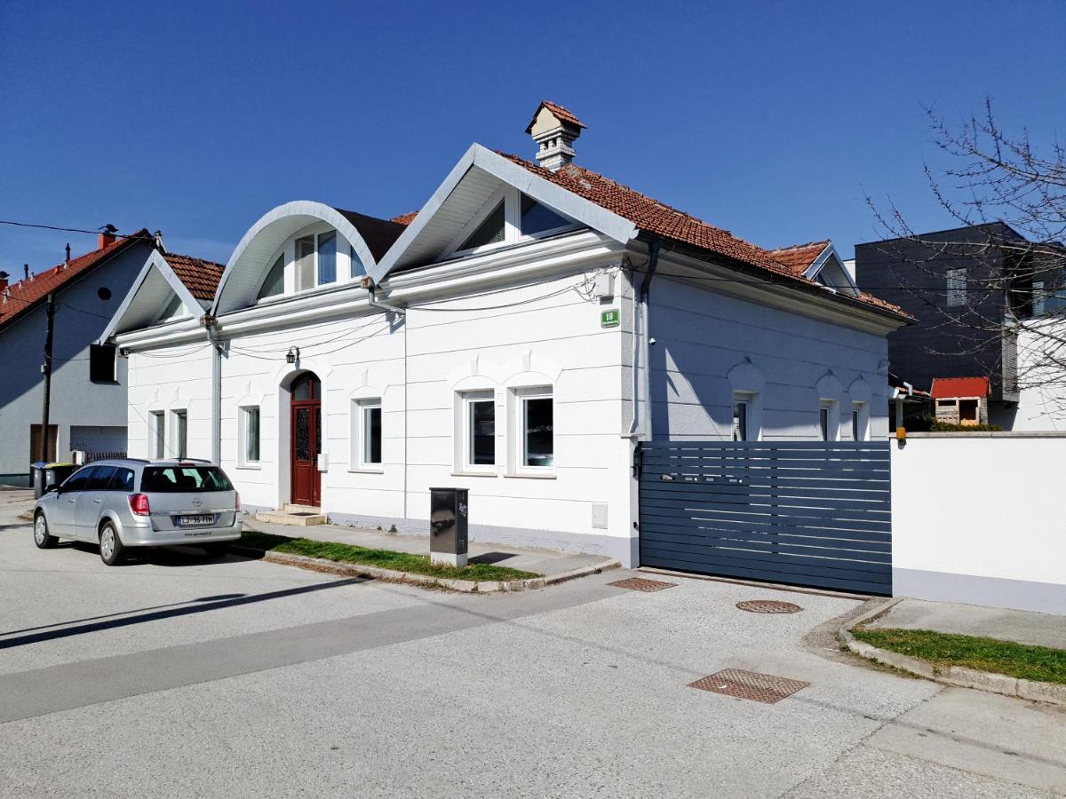 Charming Apartment Mila In Privat House With Free Parking Ljubljana Exteriör bild